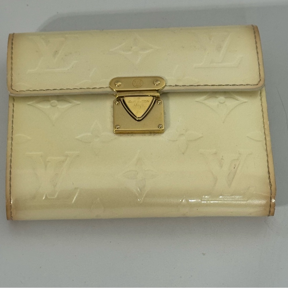 Louis Vuitton White Vernis Patent Leather Koala Wallet - Picture 2 of 9
